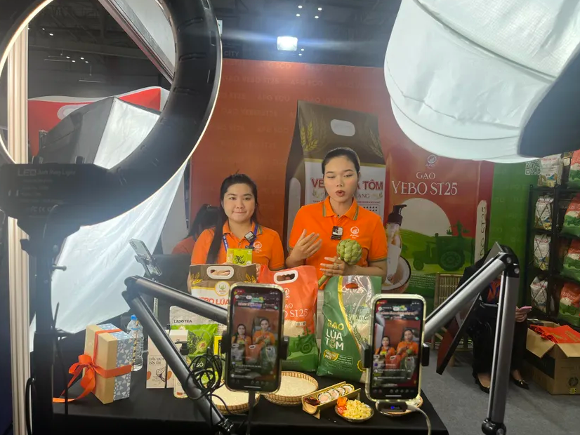 XÁC THỰC DANH TÍNH NGƯỜI LIVESTREAM ĐỂ CHỐNG HÀNG GIẢ