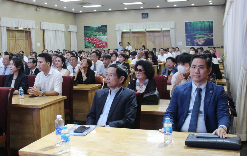 dai bieu tham du buoi le