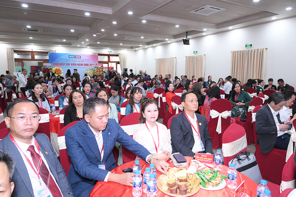 Luật sư Nguyễn Thị Kim Oanh tại hội nghị kết nạp hội viên SME